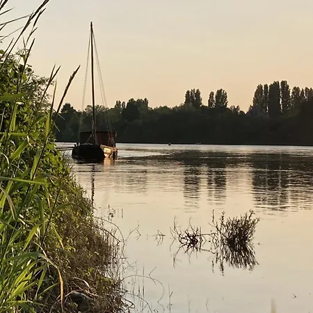 O Bord De Loire Bed & Breakfast