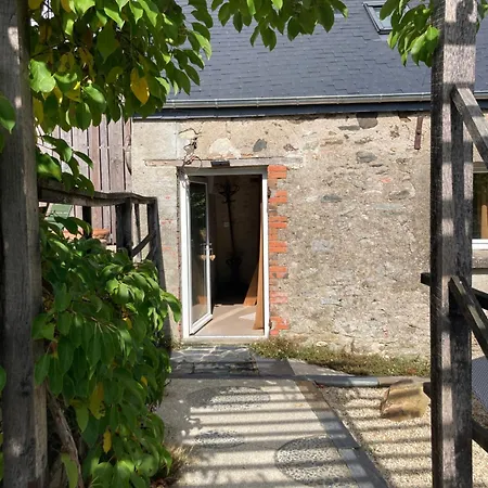 Bed & Breakfast O Bord De Loire Denée